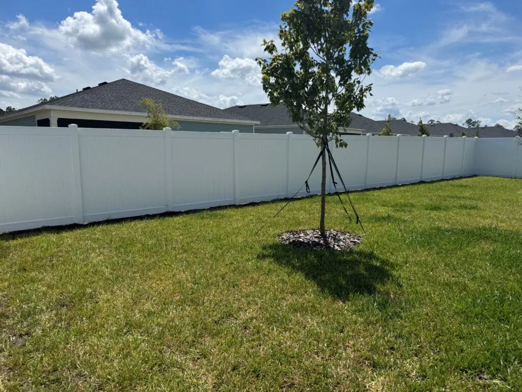 Vinyl fence in a backyard shows as top fence trend in 2026