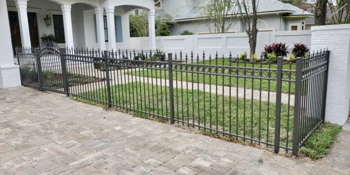 BF+R Aluminum Fences – AG Victoria 1 Black aluminum Victoria rod fence